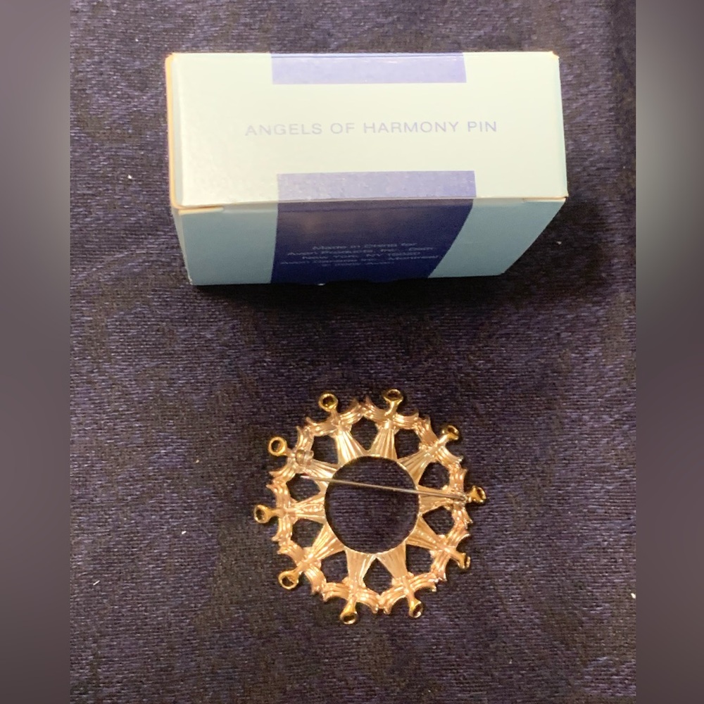 2002 AVON GOLDTONE ANGELS of HARMONY BROOCH PIN
